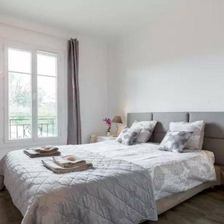 Stylish White And Red Apartments Juan-les-Pins Exterior foto